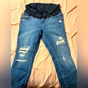 Maternity full panel distressed ankle jeans with pockets. Size 16